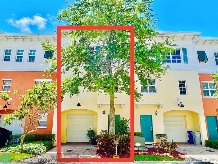 Property Photo: 621 SW 1st Ave FL 33060