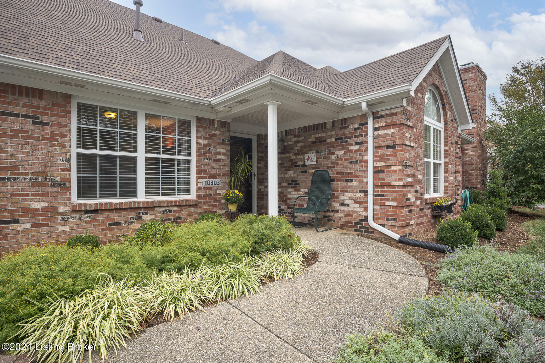 Property Photo:  10303 Lilac Spring Ct  KY 40241 