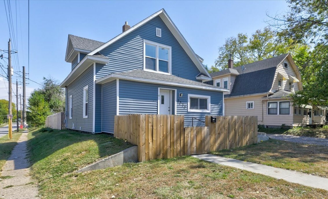 Property Photo:  1375 E 14th Street  IA 50316 