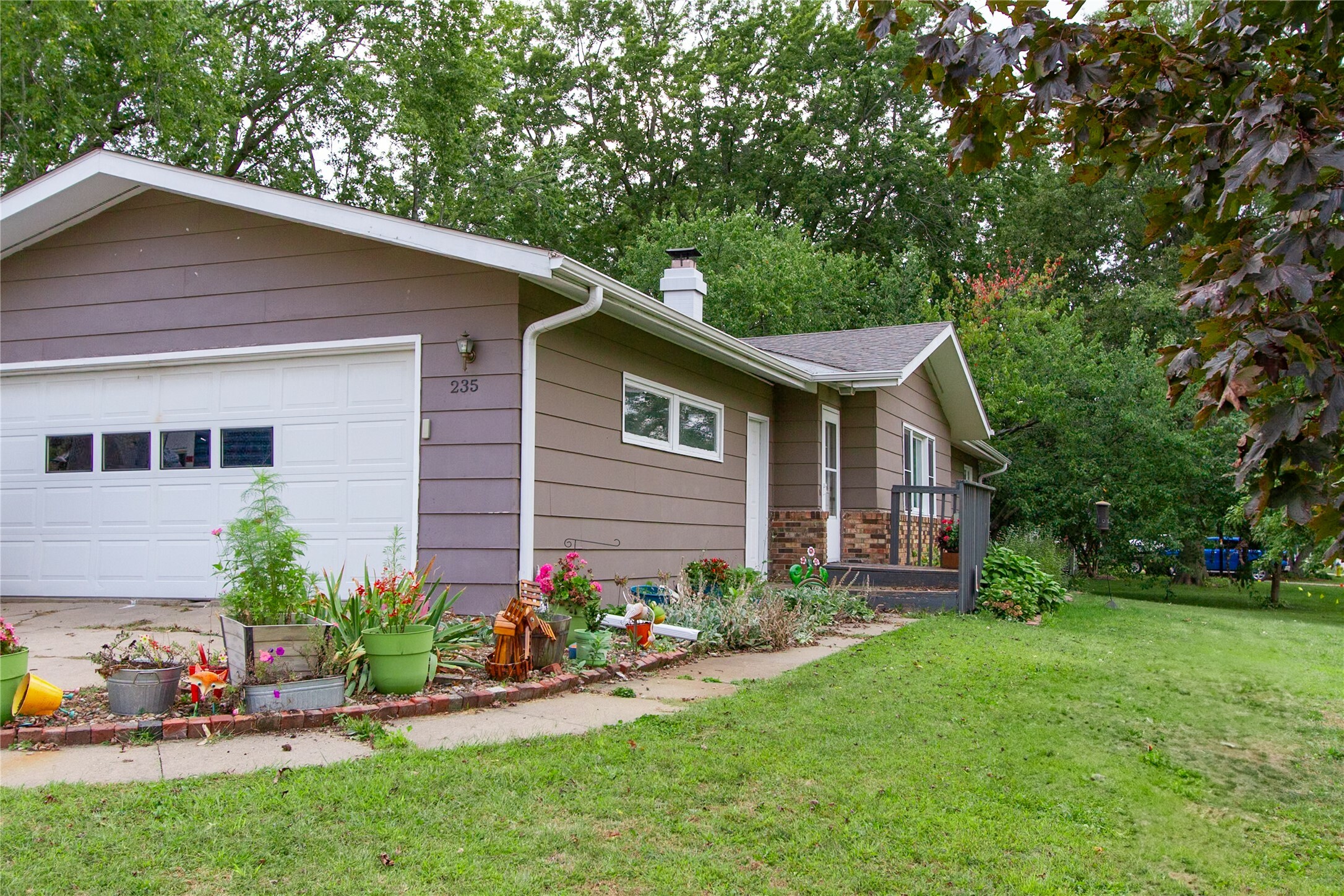 Property Photo:  235 E 10th Street  IA 50219 