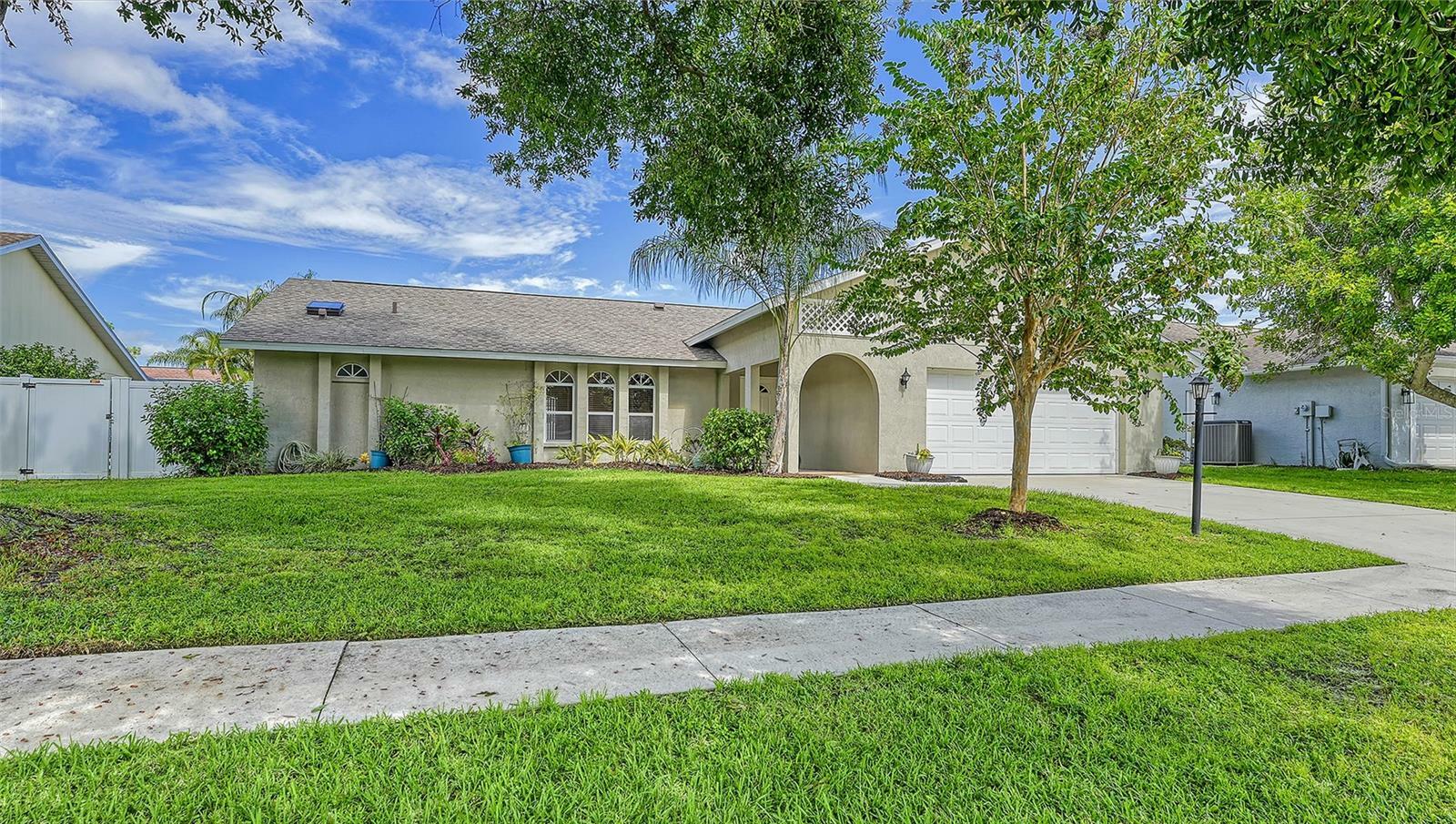 Property Photo:  5577 Sweetwater Oak Drive  FL 34232 