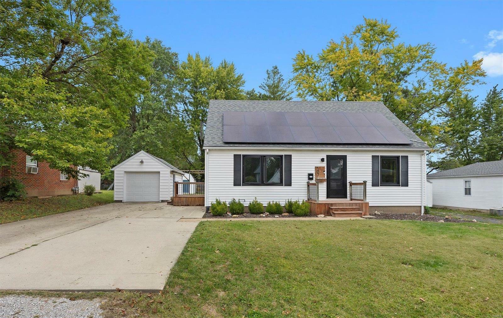 Property Photo:  107 Henderson Street  IL 62294 