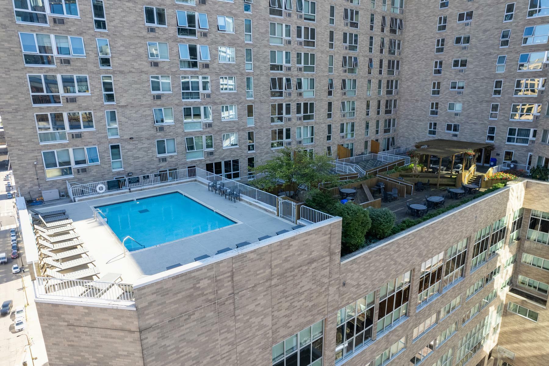 Property Photo:  433 S 7th Street 2219  MN 55415 