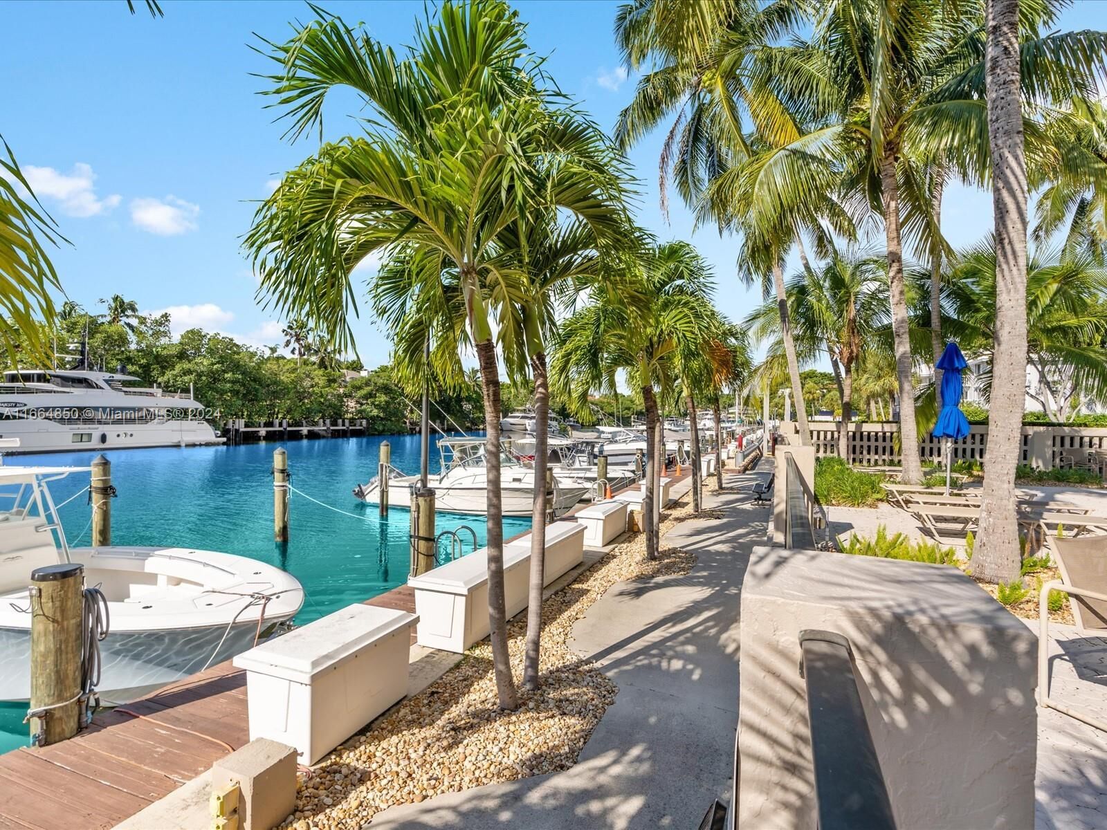 Property Photo: 90 Edgewater Dr Ph17 FL 33133