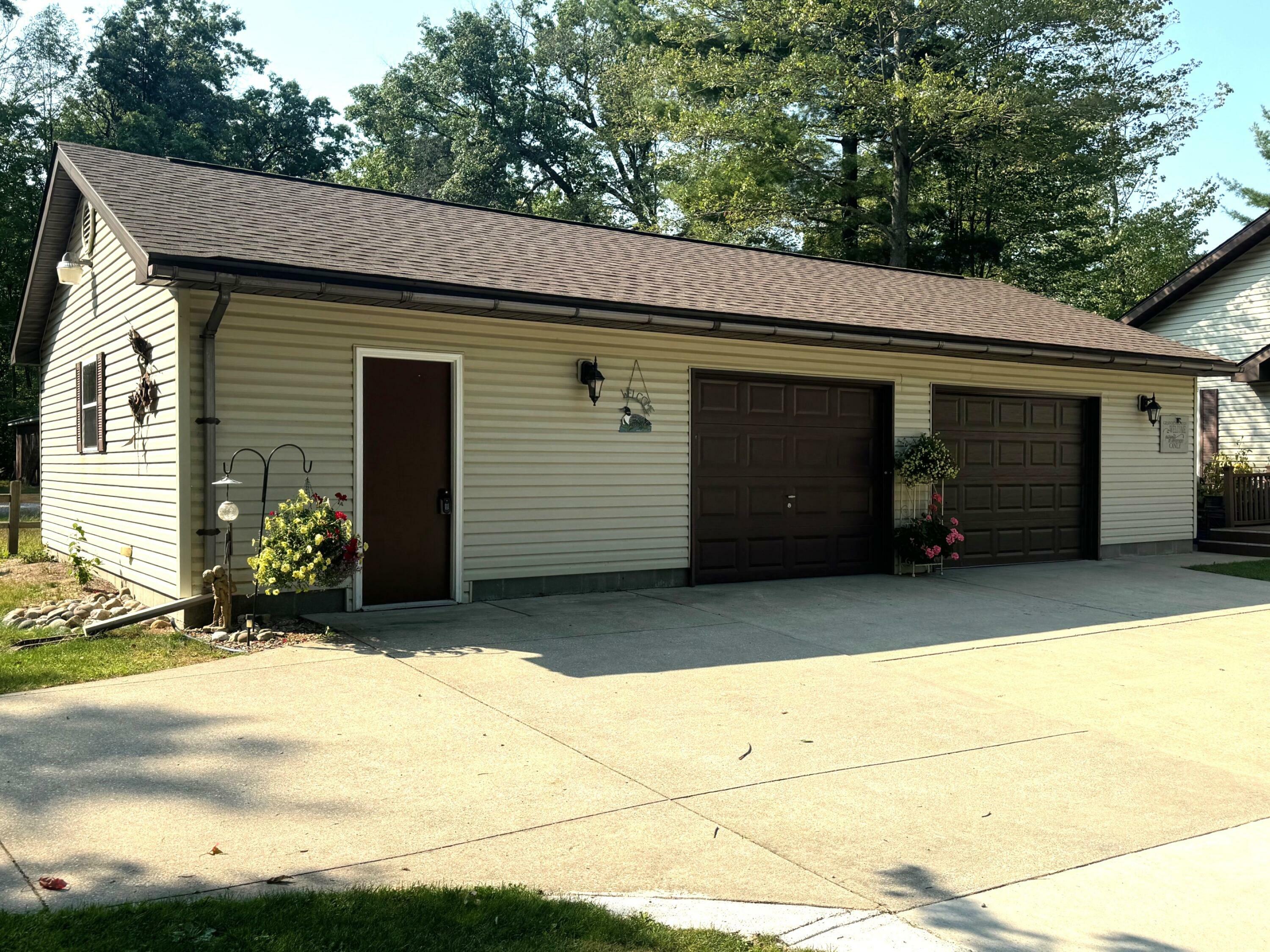 Property Photo:  4983 Ruby Drive  MI 48624 