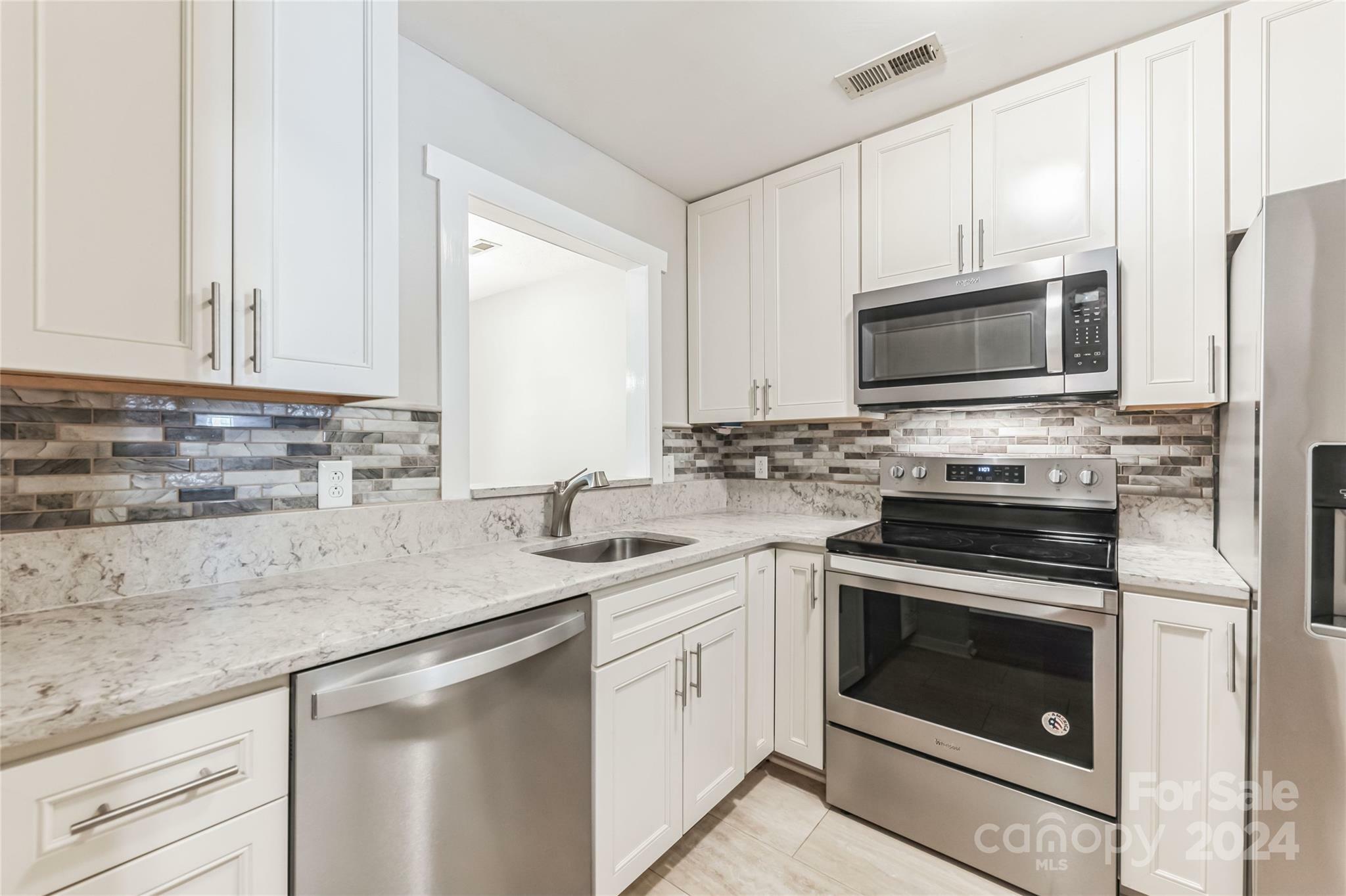 Property Photo:  300 E Park Avenue 18  NC 28203 