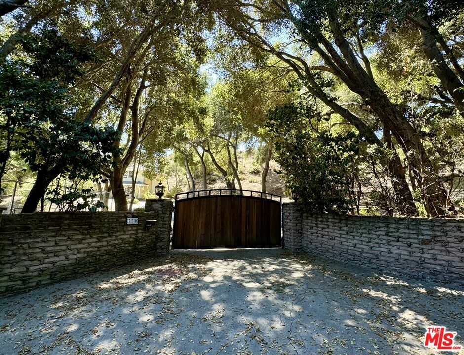 Property Photo:  730 Crater Camp Dr  CA 91302 