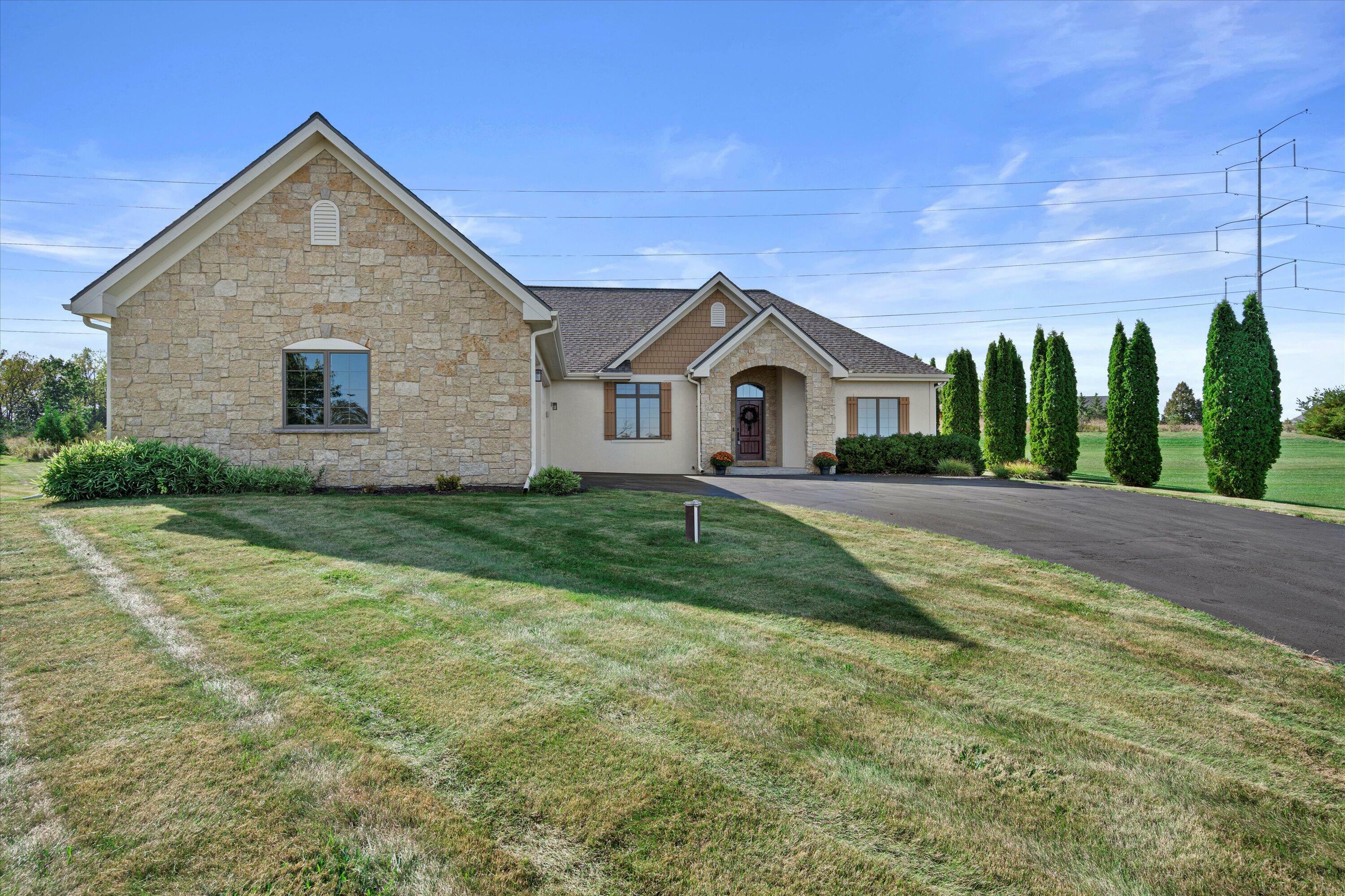 Property Photo:  1419 Malone Ct  WI 53012 