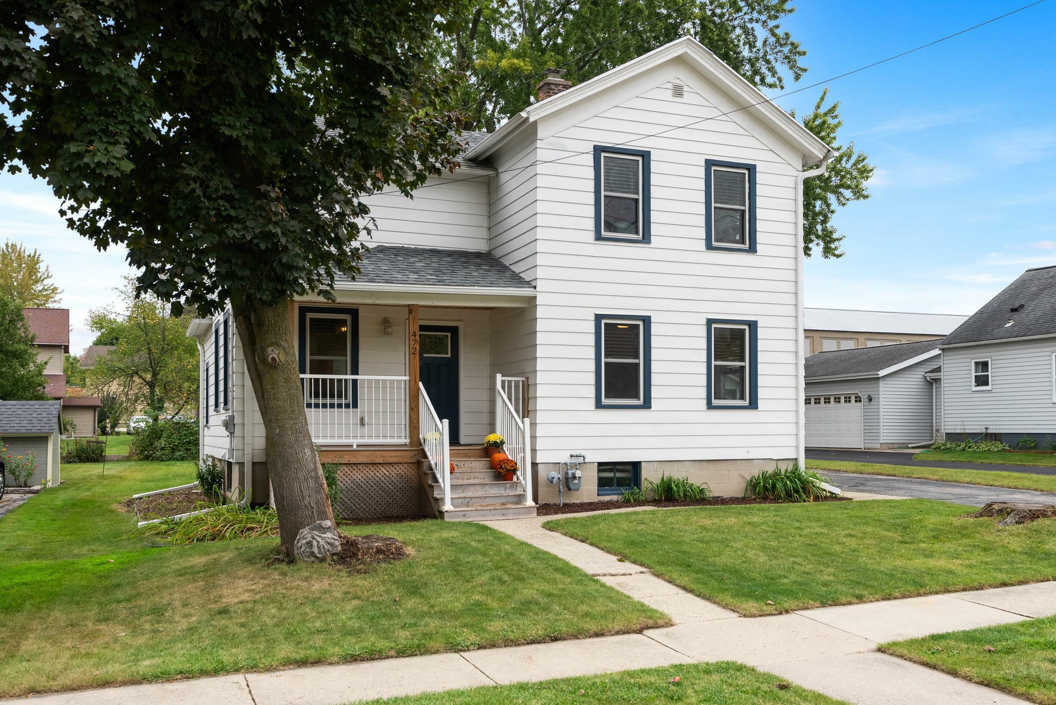 Property Photo:  472 N Walnut St  WI 53050 