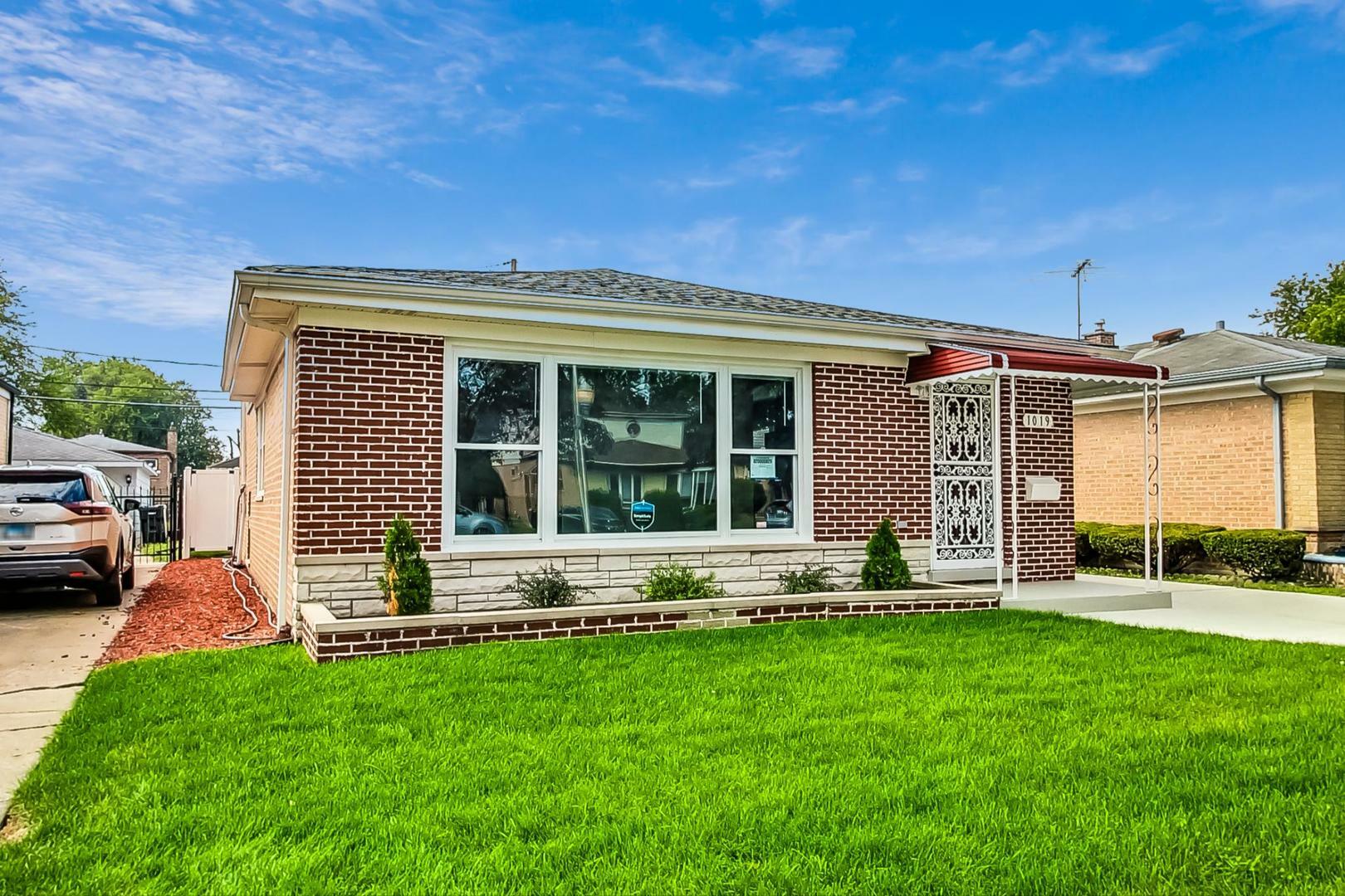 Property Photo:  1019 W 110th Street  IL 60643 