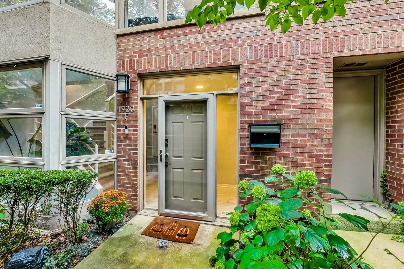 Property Photo:  1920 N Maud Avenue F  IL 60614 