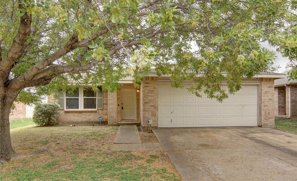 Property Photo: 12117 Wolfson Street TX 76036