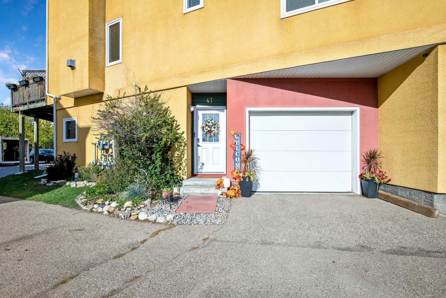 Property Photo: 7 Westland Road 47 AB T1S 1Z1