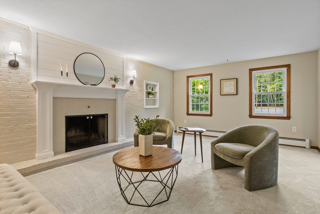 Property Photo: 6 Piccadilly Circle MA 01824