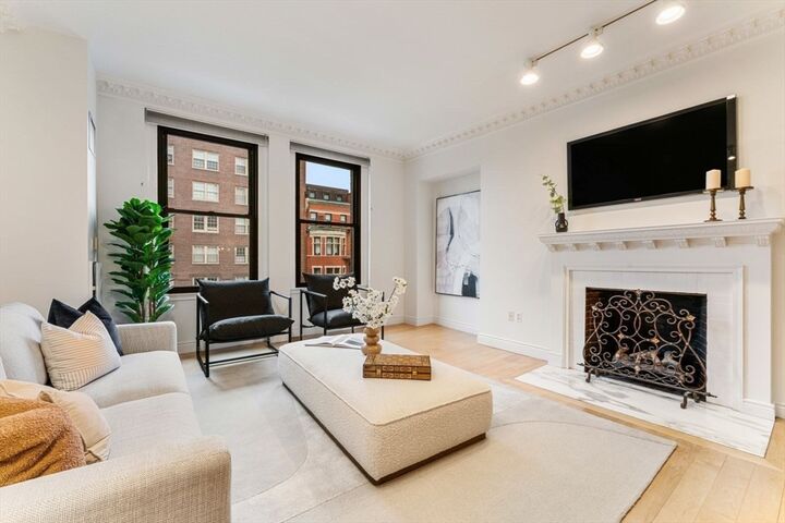 Property Photo: 4 Charlesgate E 302 MA 02215