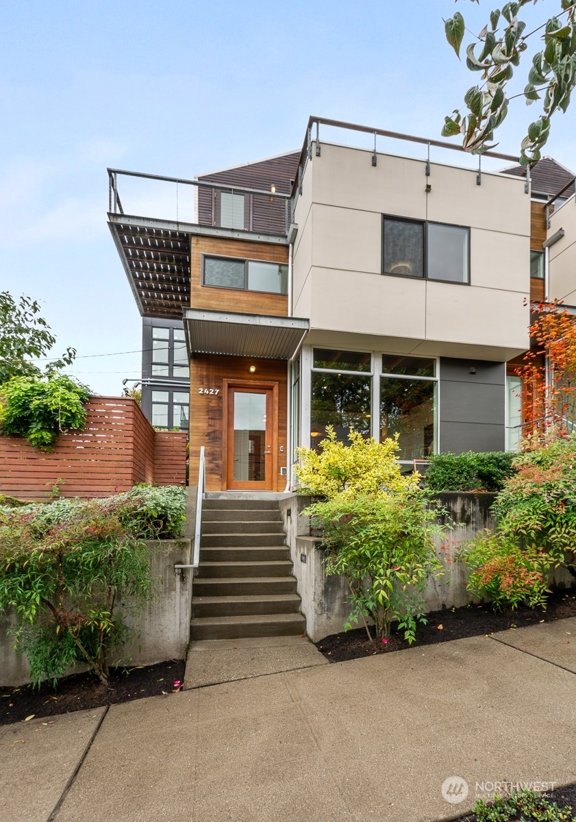 Property Photo:  2427 E Denny Way  WA 98122 