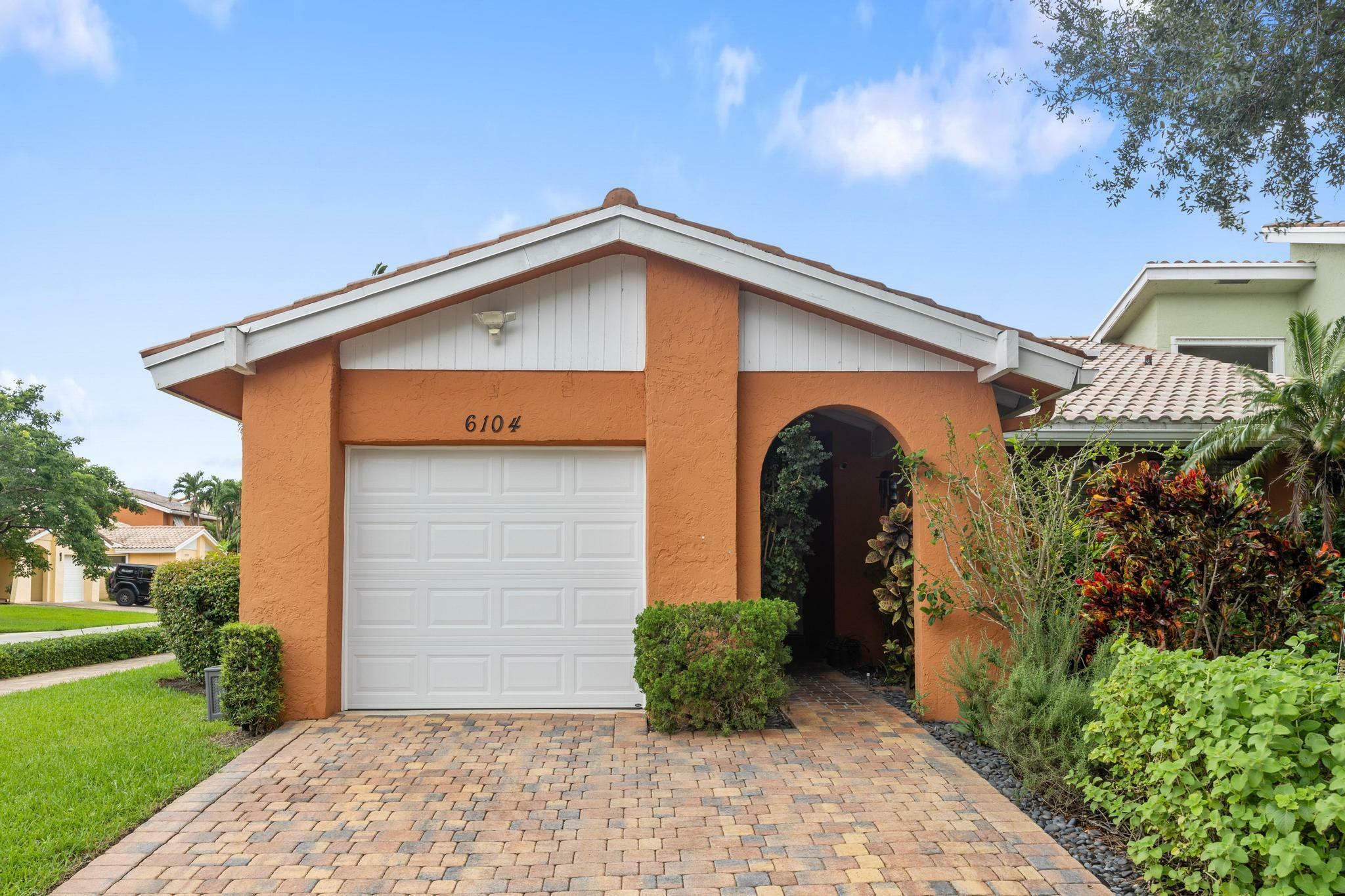 Property Photo:  6104 Belleza Lane  FL 33433 