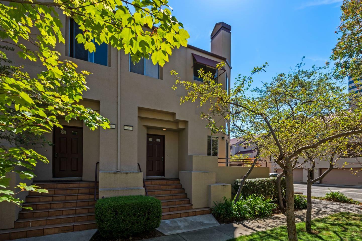 Property Photo:  20 East Court Lane  CA 94404 