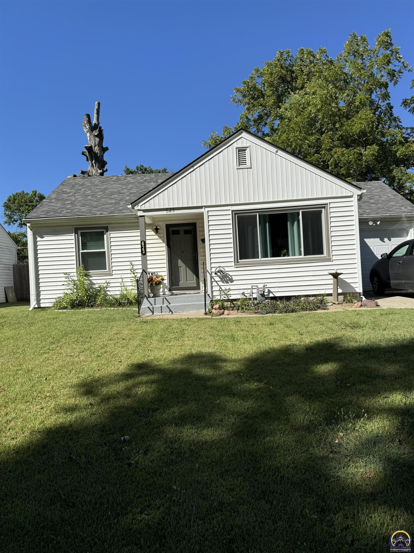 Property Photo: 623 SW High Ave KS 66606
