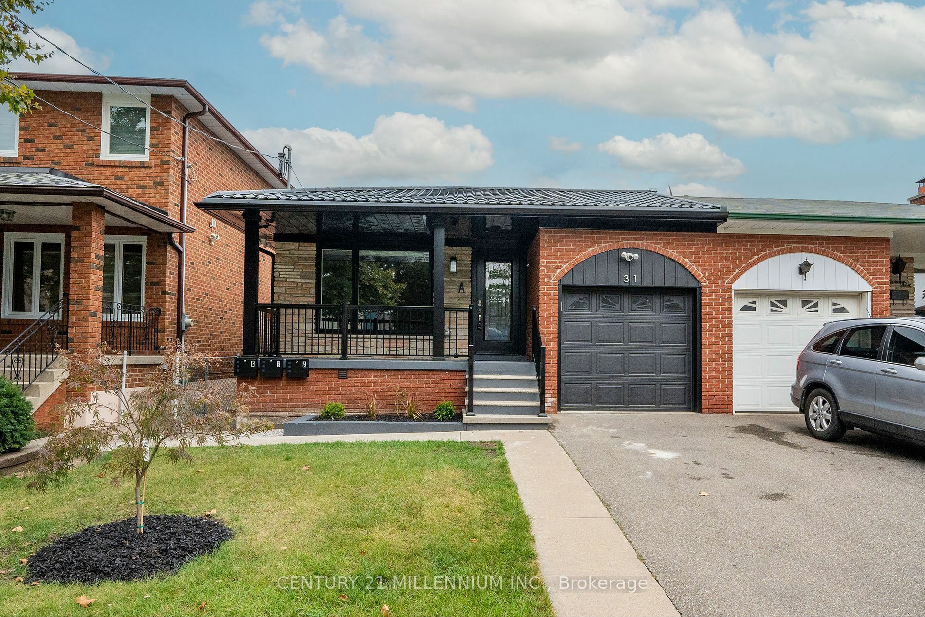 31 Mariposa Ave A  Toronto ON M6N 4A1 photo