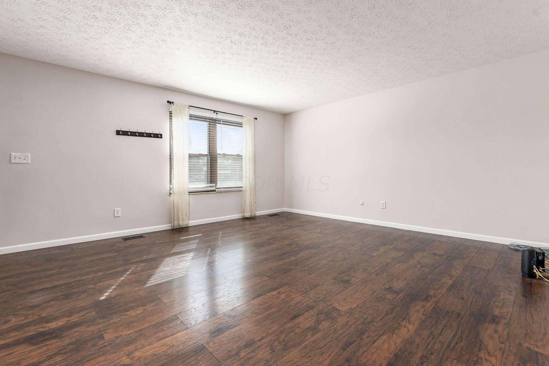 Property Photo:  3822 Queen Anne Place  OH 43123 