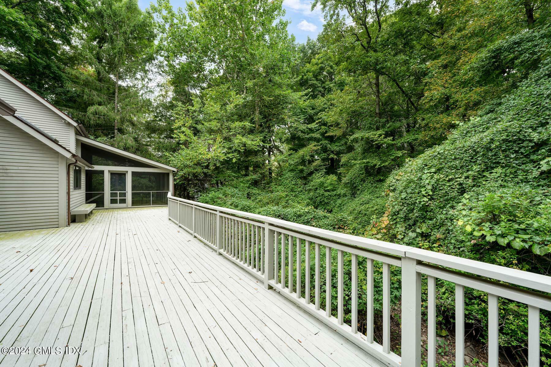 Property Photo:  10 Tomahawk Lane  CT 06830 