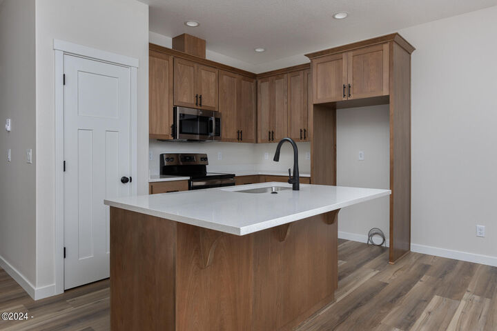 Property Photo:  1453 SE Marine Ave  OR 97367 
