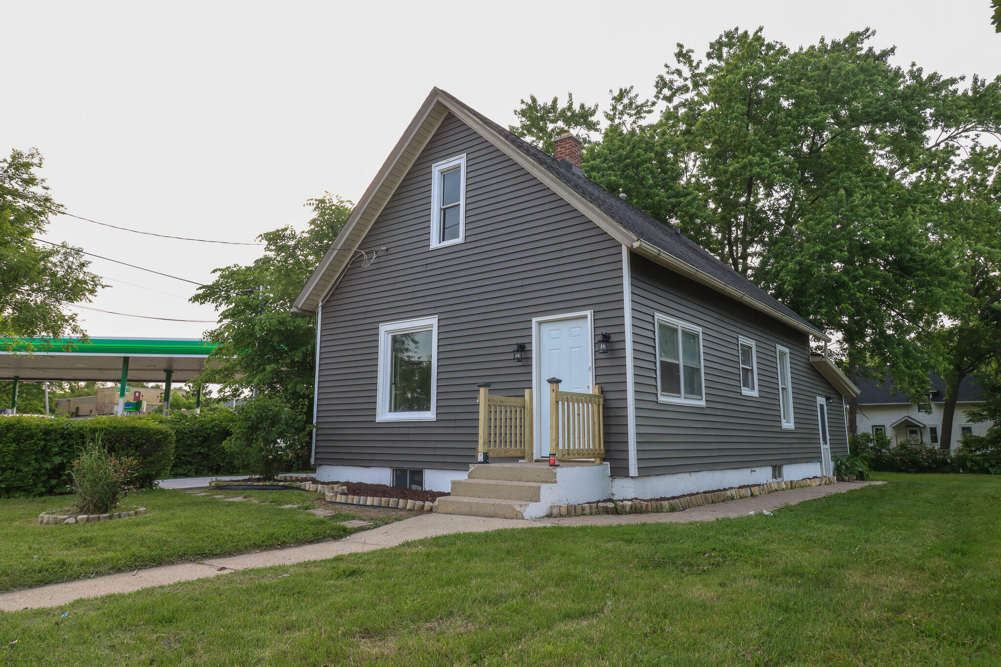 Property Photo:  516 E State St  WI 53105 