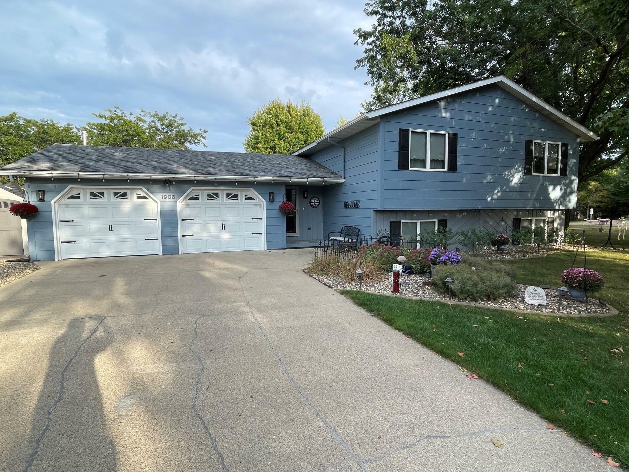 Property Photo:  1906 Bayview Drive  MN 56007 