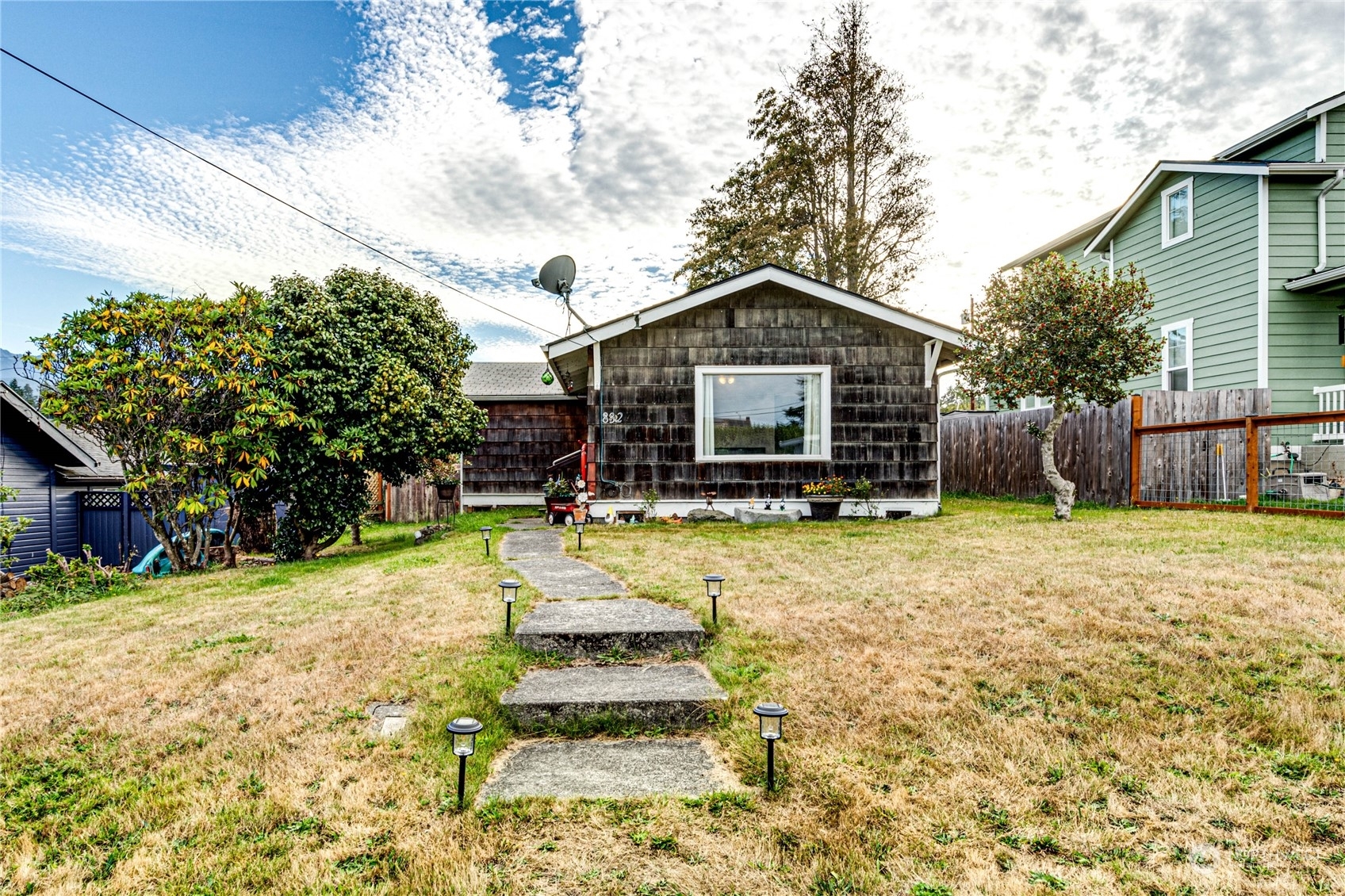 Property Photo:  832 W Ninth Street  WA 98363 