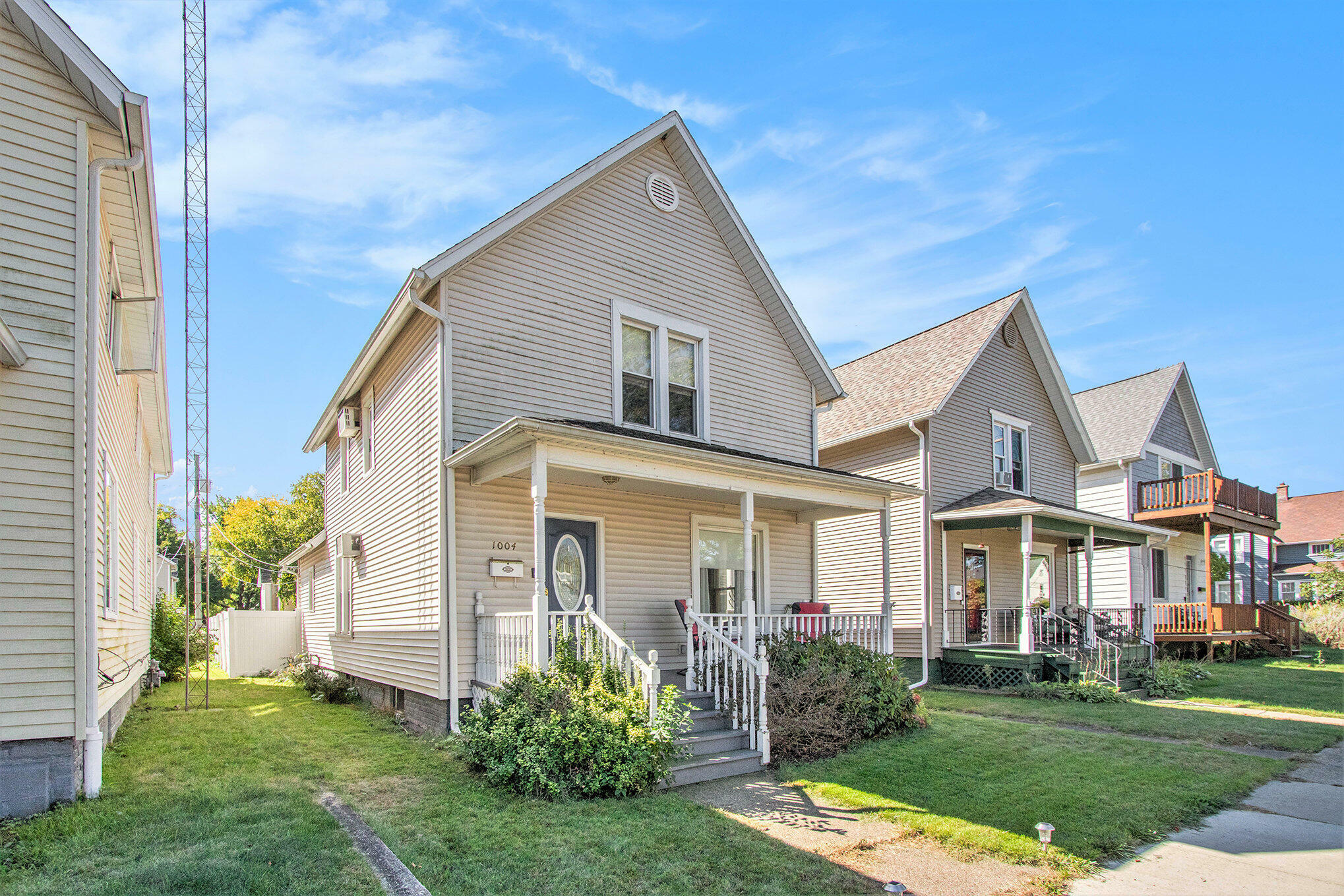 Property Photo:  1004 Harrison Avenue  MI 49085 