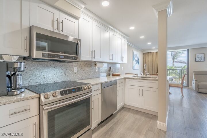 Property Photo:  10 Tampa Place 203  FL 34145 