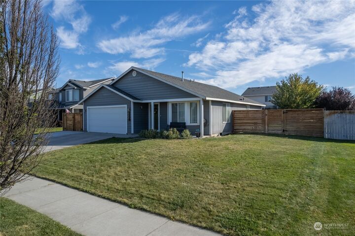 Property Photo:  2009 S Stirling Avenue  WA 98837 