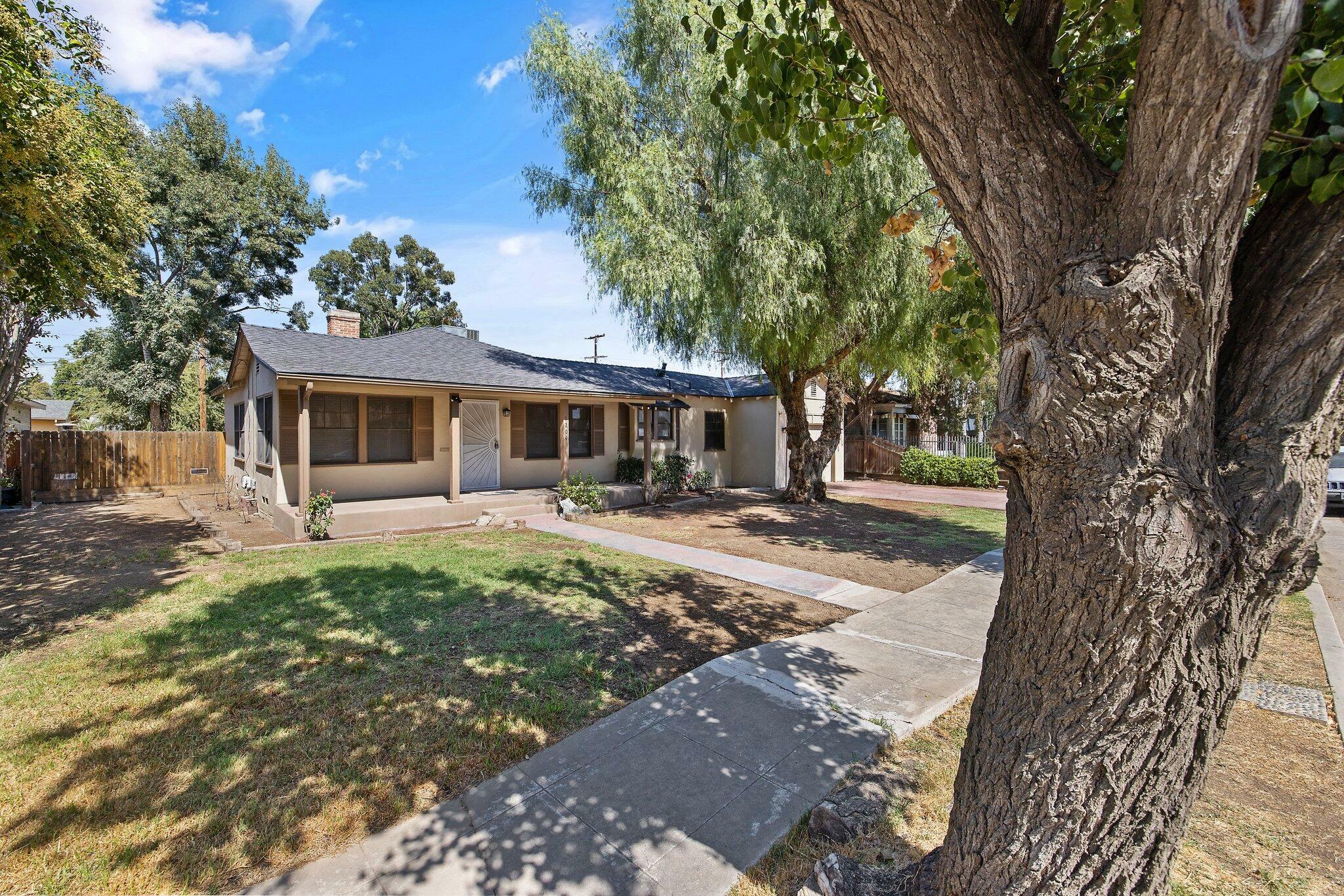 Property Photo:  1204 E Sequoia Avenue  CA 93274 