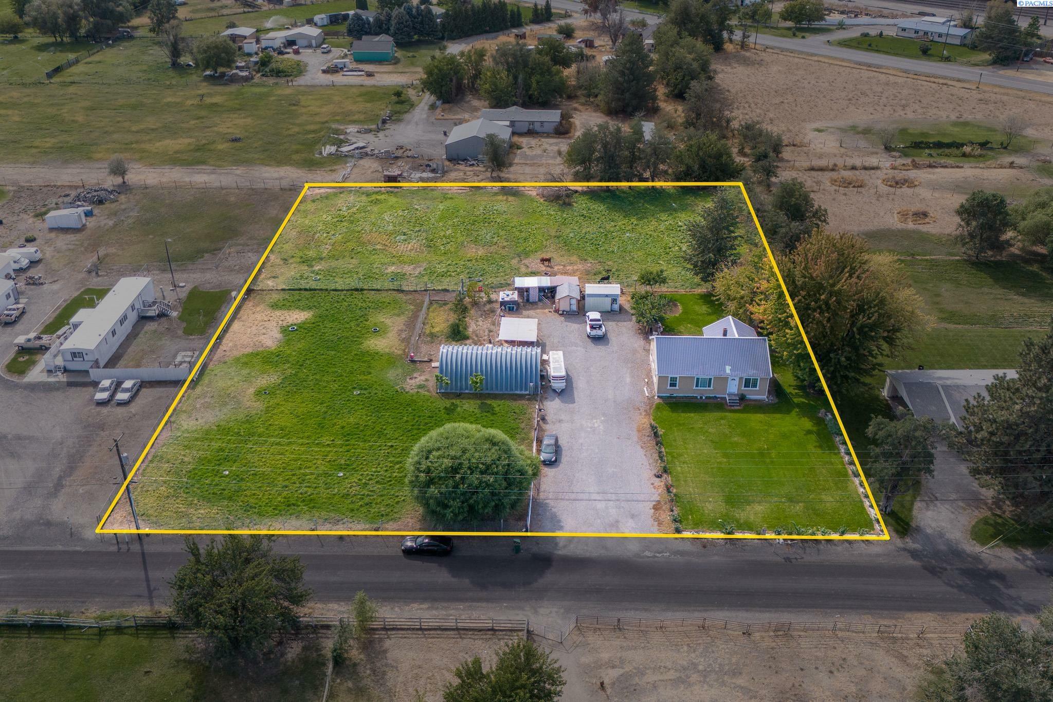 Property Photo:  226605 E Game Farm Road  WA 99337 