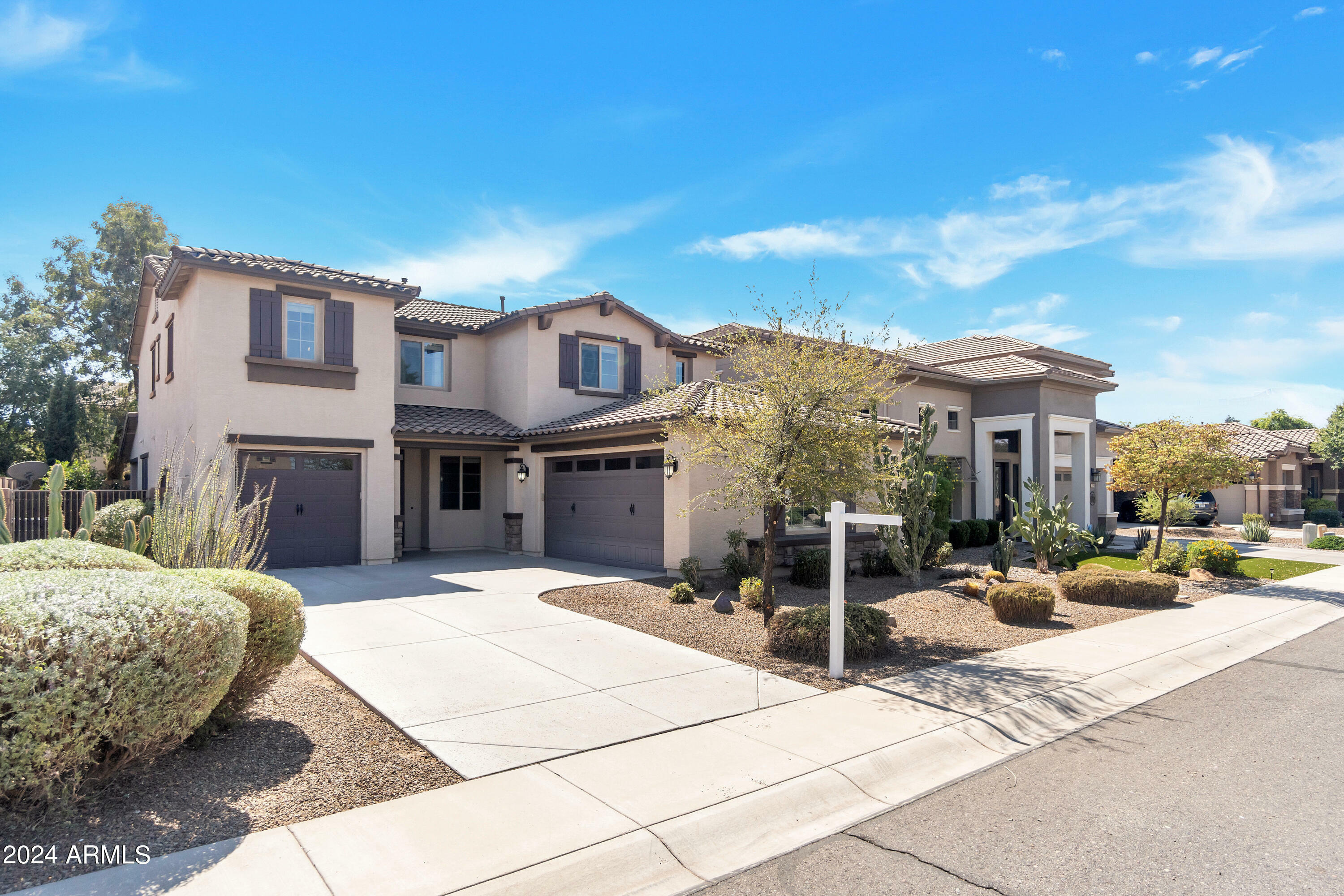 Property Photo: 2719 E Sourwood Drive AZ 85298