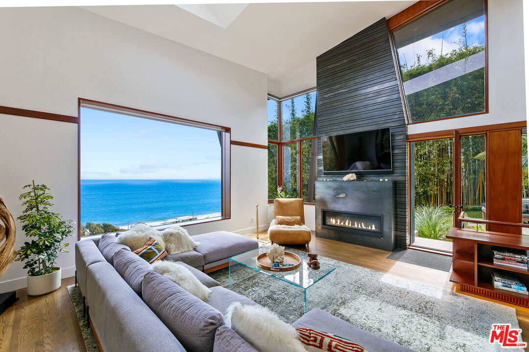 Property Photo: 21609 Rambla Vis CA 90265