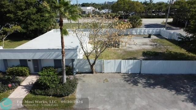 Property Photo:  3328 NE 11th Ave  FL 33334 