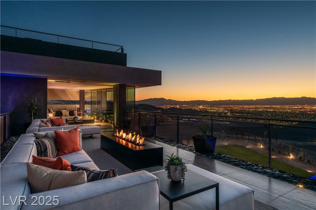 685 Dragon Peak Drive  Henderson NV 89012 photo