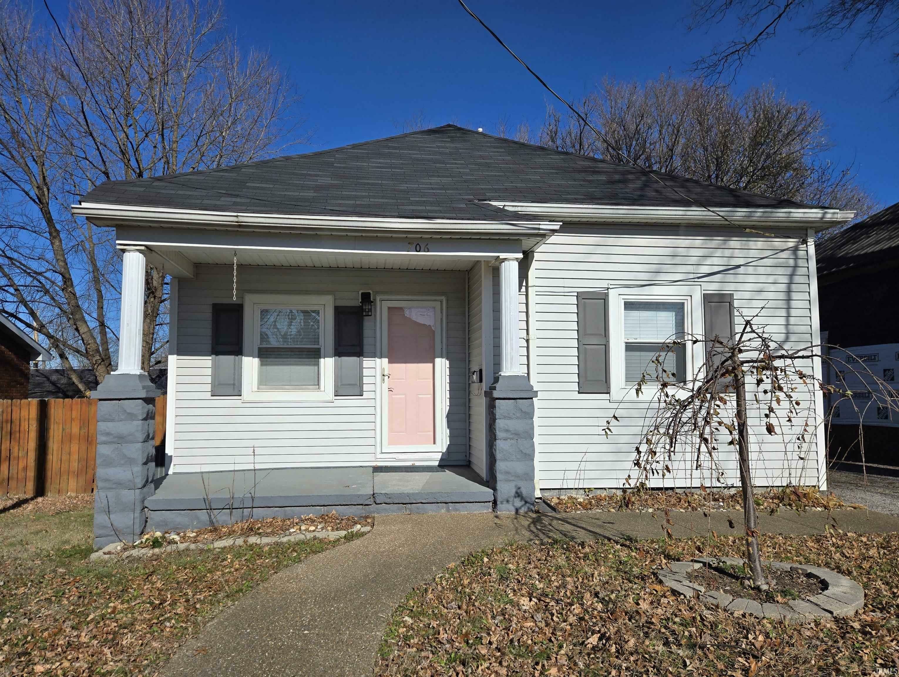 Property Photo:  706 E Oak Street  IN 47601 