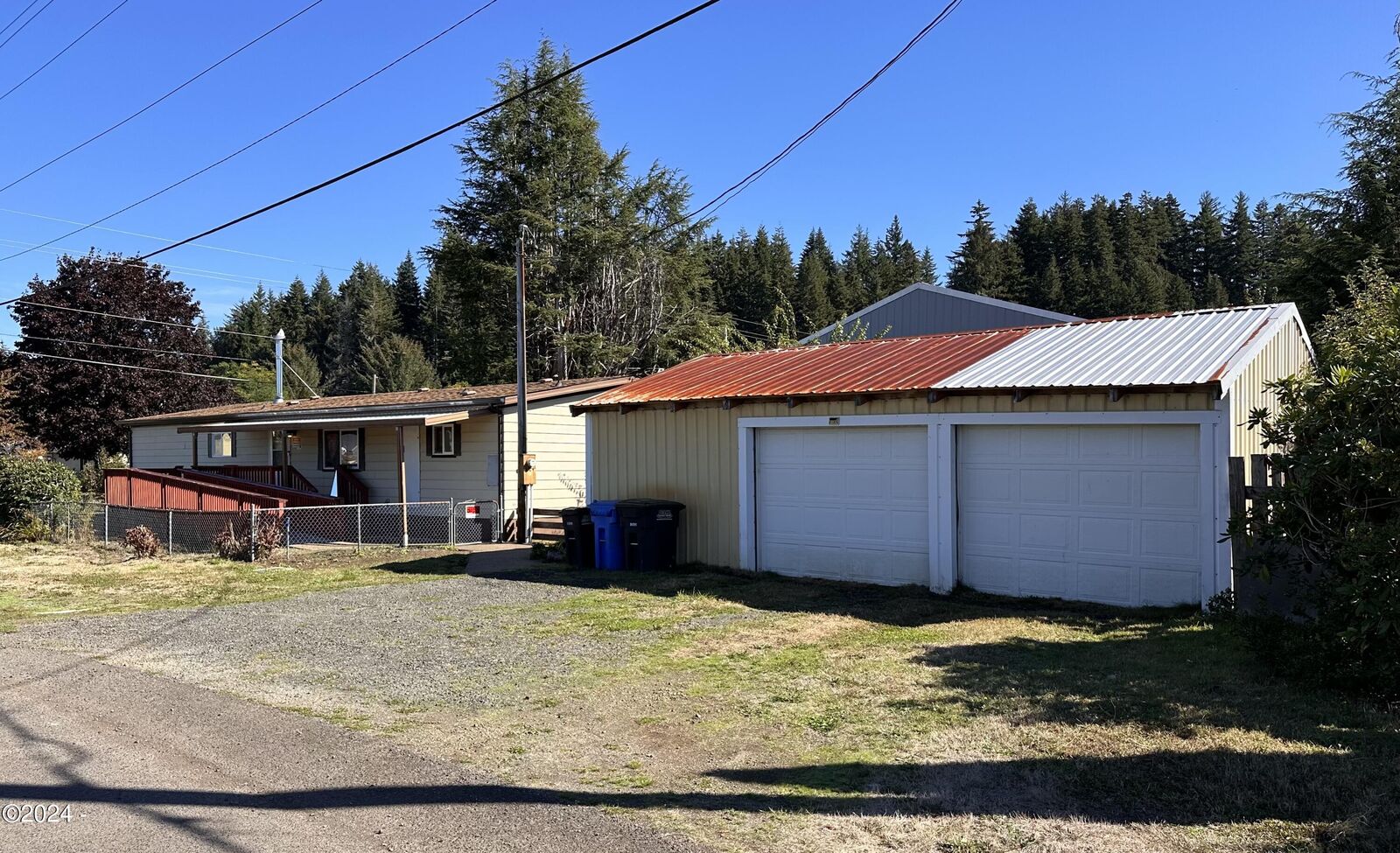 Property Photo:  124 SE Palmer Street  OR 97380 