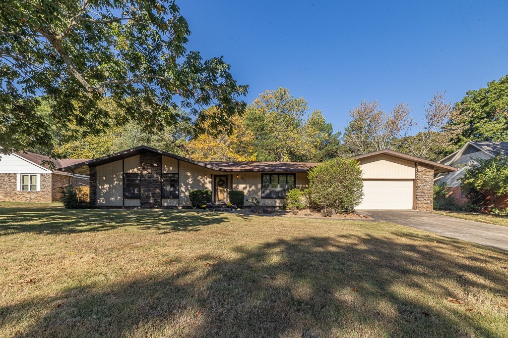 Property Photo:  2617 N Stanton Avenue  AR 72703 