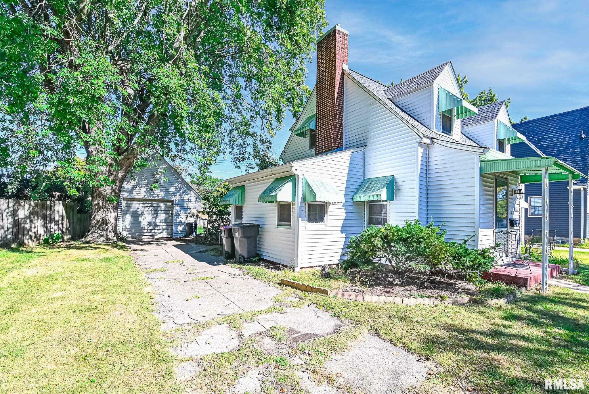 Property Photo:  811 Chestnut Street  IL 61554 