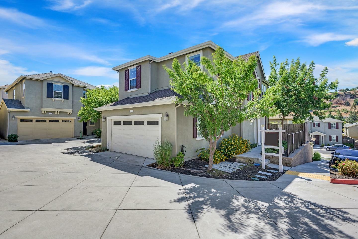 Property Photo:  11 Ladybug Lane  CA 94553 