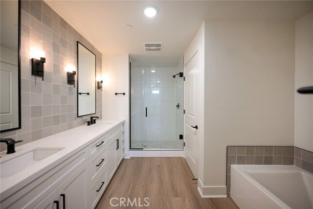Property Photo: 414 Main St. 210 CA 92648