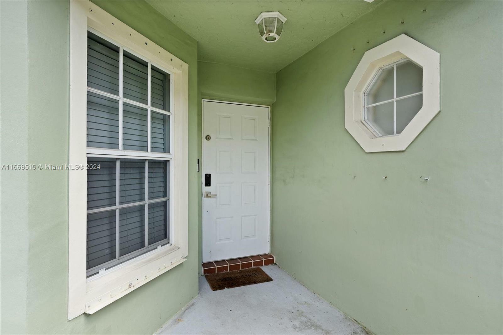 Property Photo:  9112 Lake Park Cir S  FL 33328 