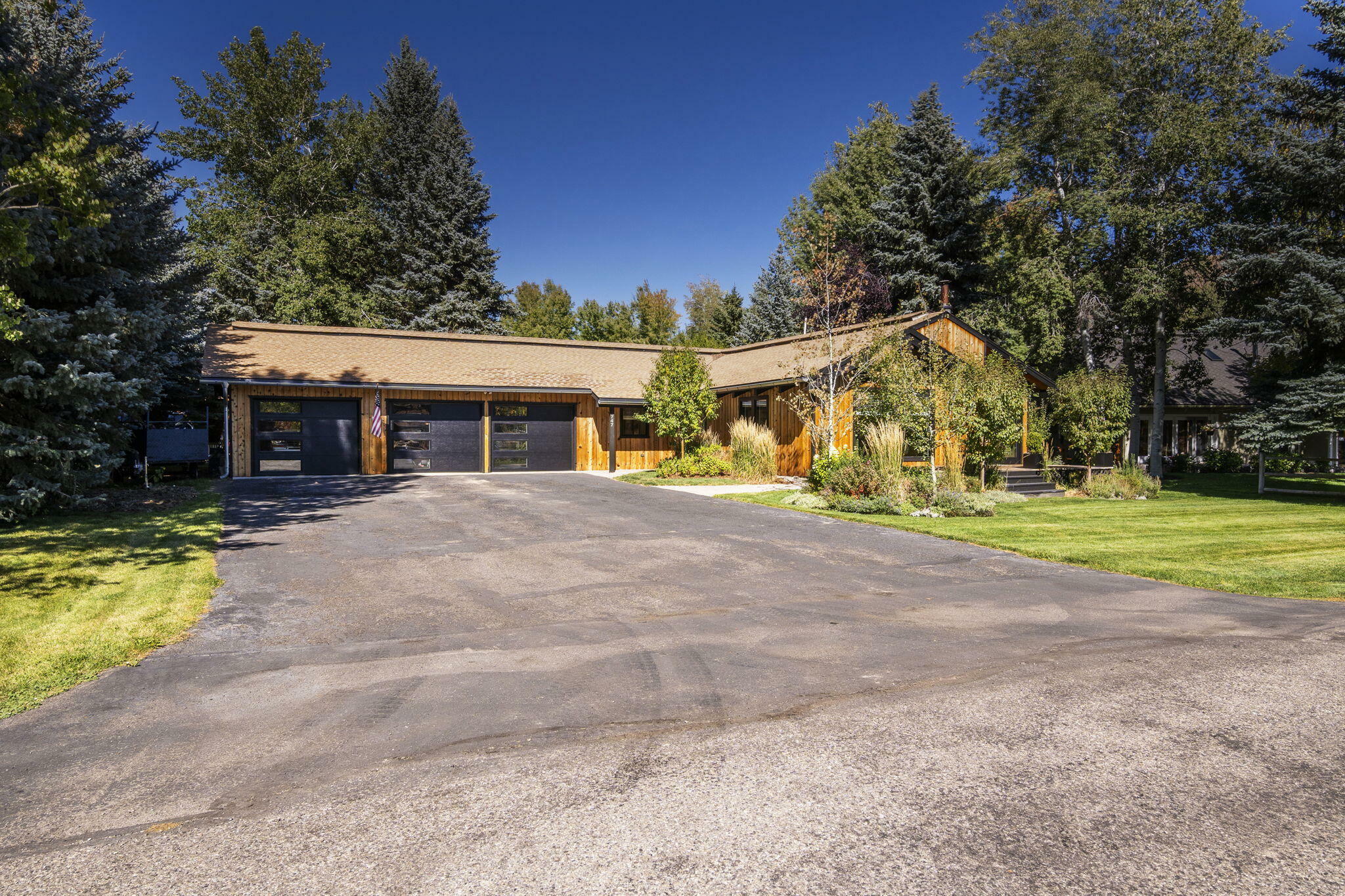 Property Photo:  747 Paintbrush Lane  ID 83340 