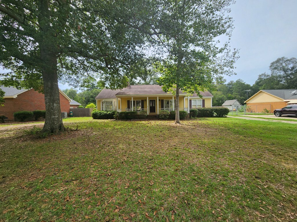 Property Photo:  1729 Dorchester Drive  GA 31721 