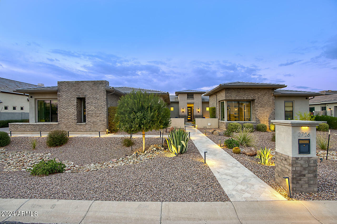 Property Photo:  2726 E Lovebird Lane  AZ 85297 