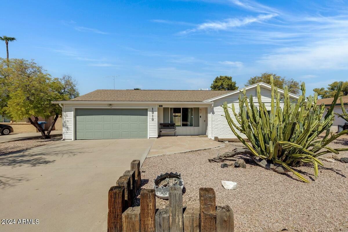 Property Photo:  1910 E Gemini Drive  AZ 85283 